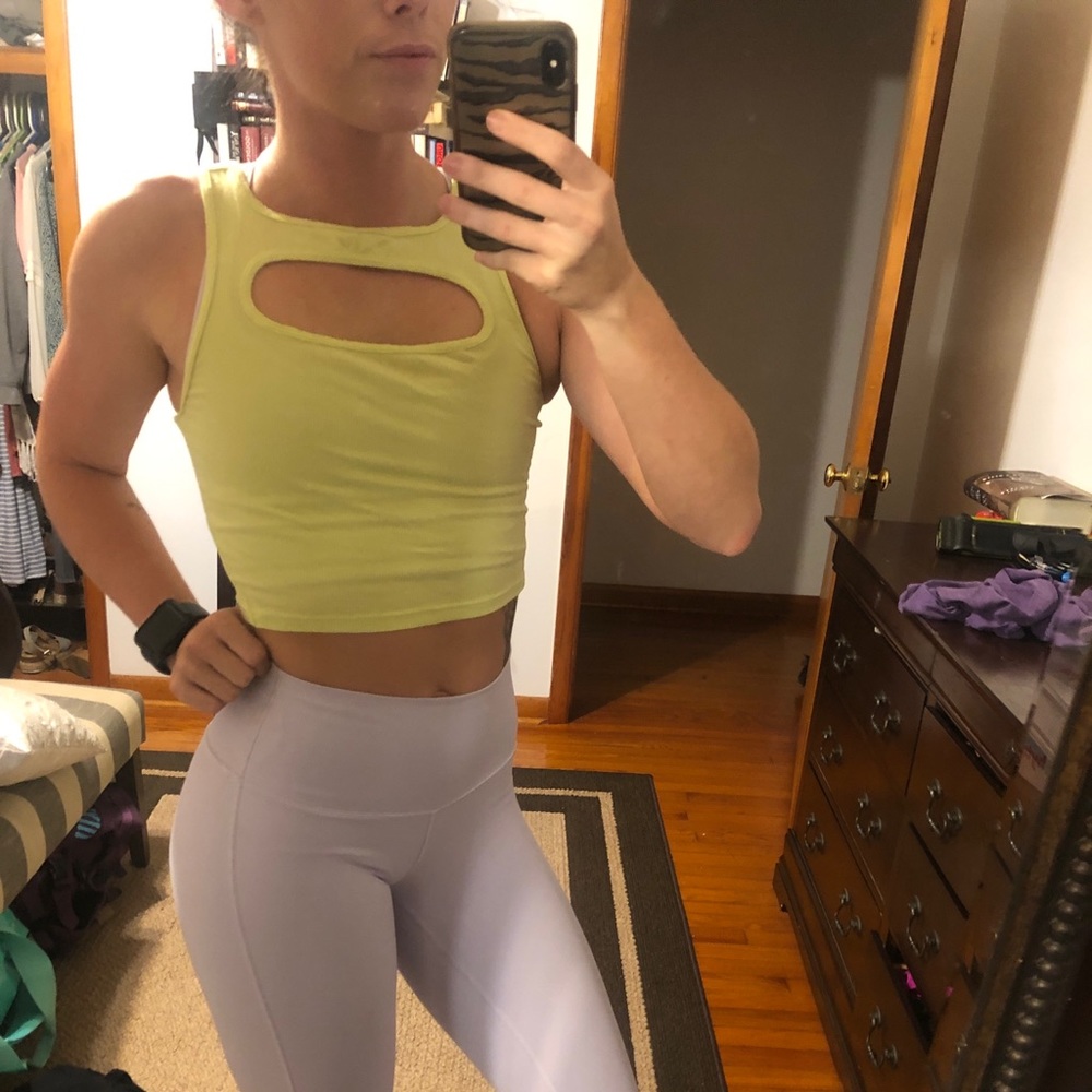 Lulu crop top